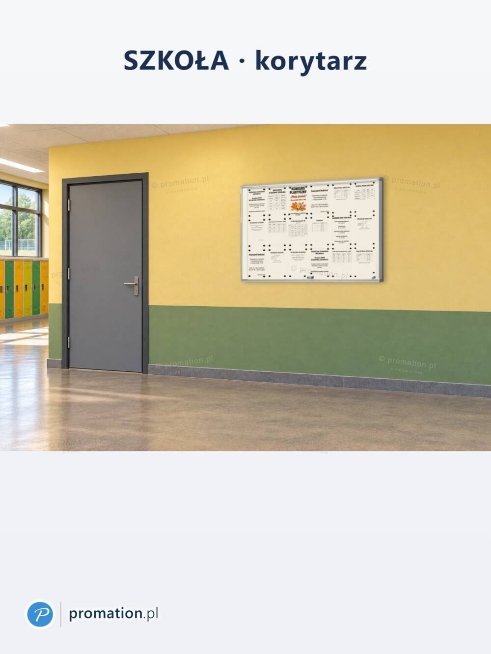 Gablota wewnętrzna z drzwiami przesuwnymi 18×A4 P404x18 na żółtej ścianie szkolnego korytarza obok drzwi do sali