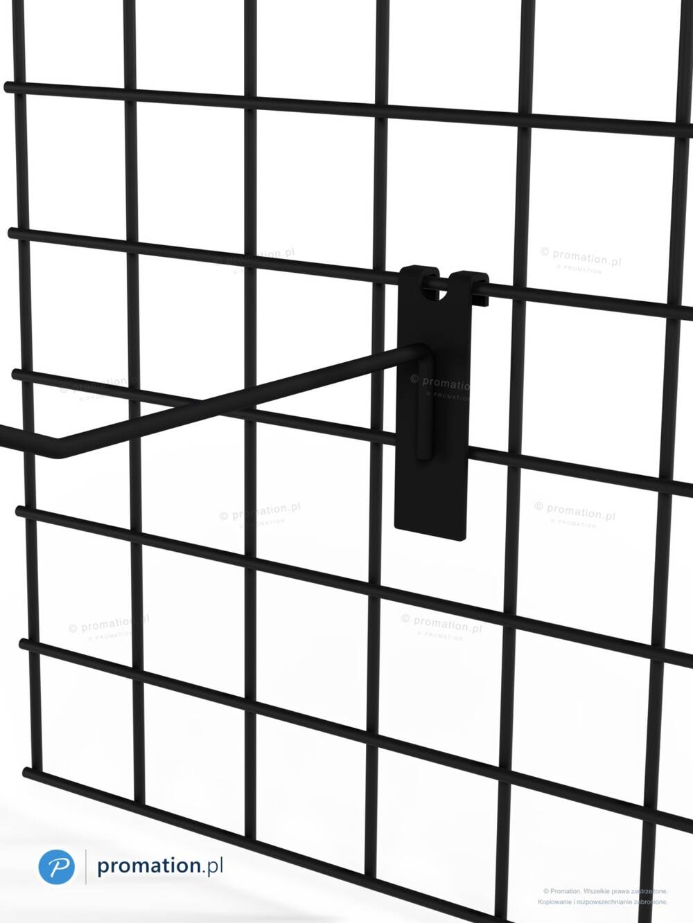 Zaczepy i blaszka czarnego haka P901-k20 nałożone na poziomy drut kraty, zbliżenie