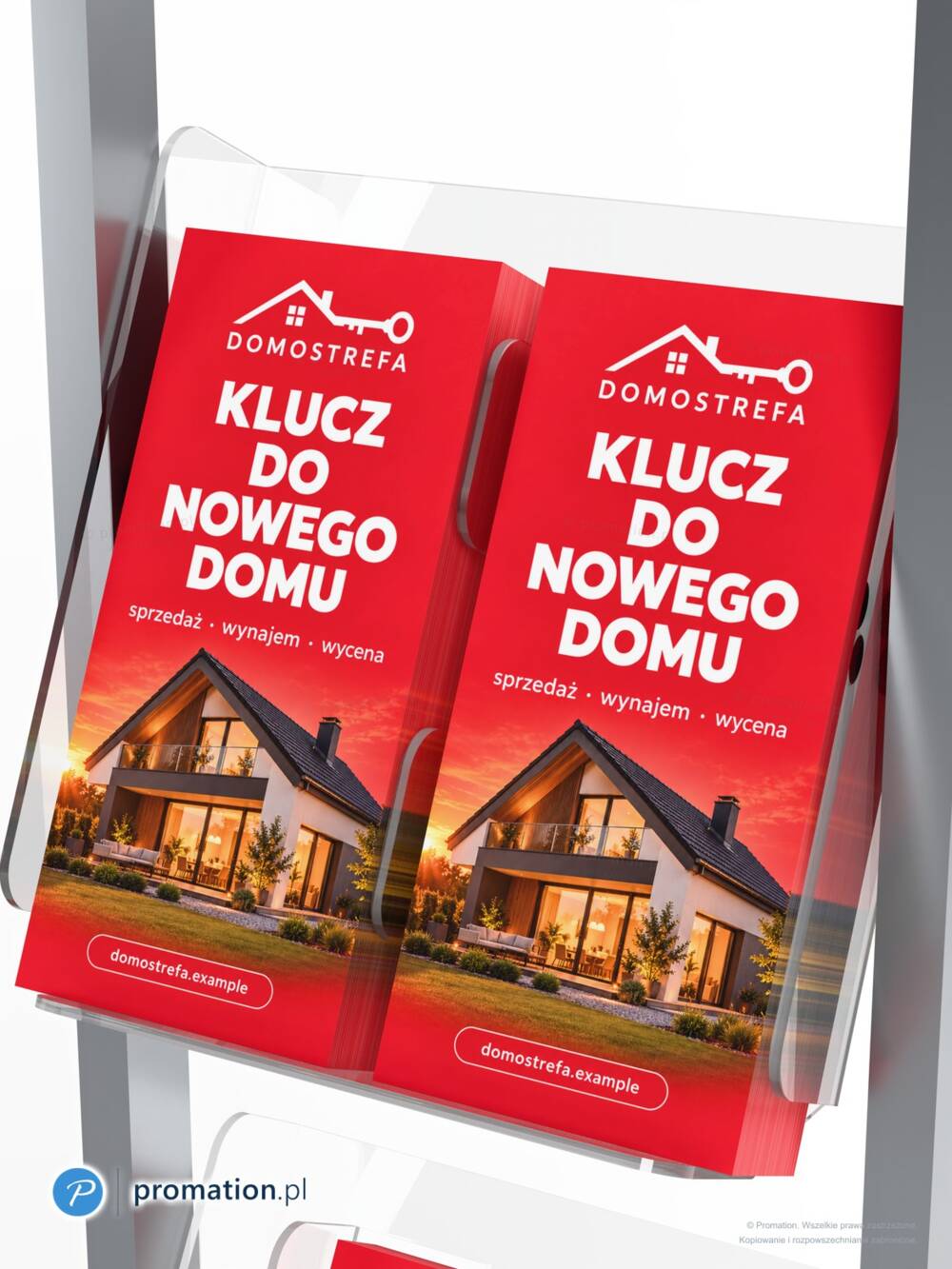 Dwie ulotki DL obok siebie za przezroczystą pleksi w podwójnej kieszeni srebrnego stojaka P99mu1, zbliżenie