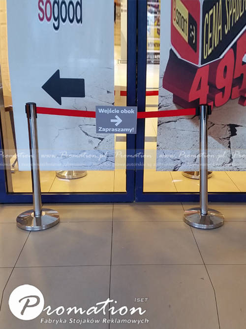 Słupek odgradzający z taśma — zdjęcie produktu