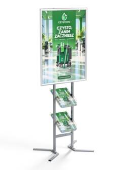 Stojak P99k11 z boku – zielony plakat A1 nad dwiema kieszeniami z katalogami A4, srebrny stelaż na czterech nogach
