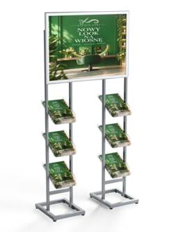 Srebrny stojak P99k28 z boku – zielony plakat A2 nad dwiema kolumnami kieszeni wypełnionych katalogami A4