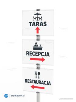 Zbliżenie trzech tabliczek A4 stojaka P138n z wydrukami pod folią: taras, recepcja i restauracja