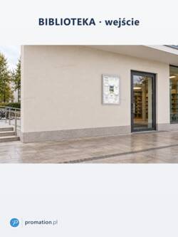 Płaska gablota ogłoszeniowa SLIM 9×A4 P406x9 obok przeszklonych drzwi biblioteki, za którymi widać regały