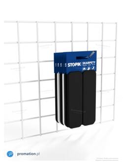 Skarpety w opakowaniach z zawieszką na haku 15 cm P901-15 – kilka opakowań na kracie w dziale odzieży