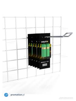 Baterie w blistrach na podwójnym haku 30 cm P902-30 – pełny rząd opakowań przy kasie albo w dziale elektroniki